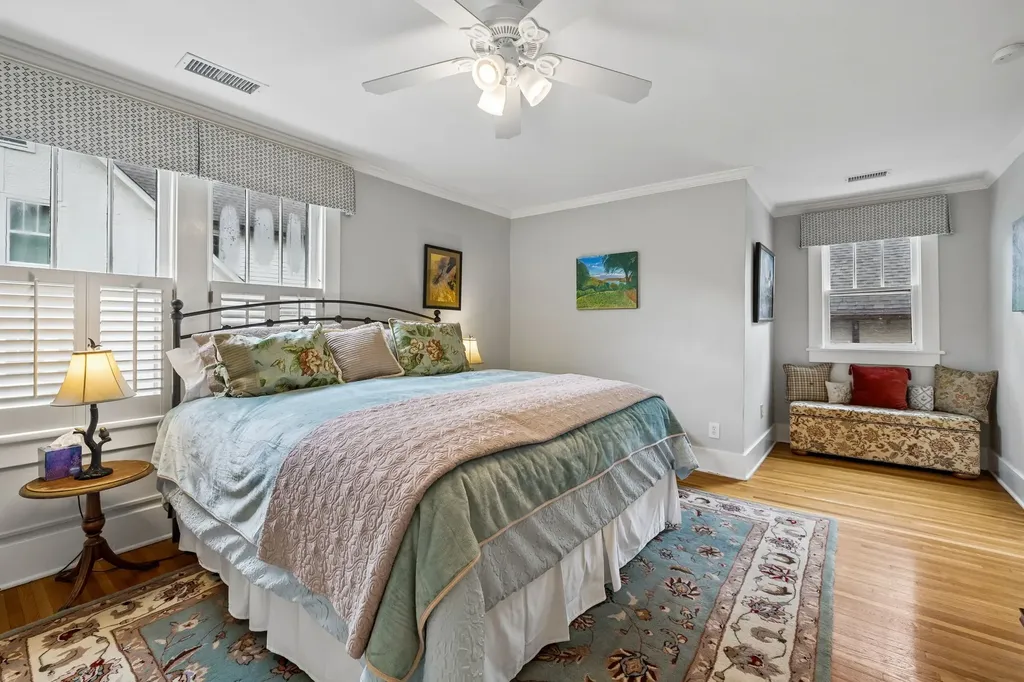 2617 Barton Nashville TN 37212