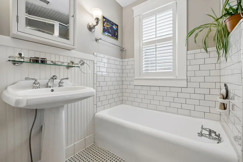 2617 Barton Nashville TN 37212