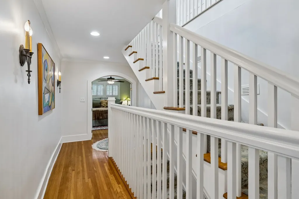 2617 Barton Nashville TN 37212