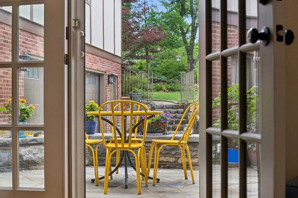 2617 Barton Nashville TN 37212