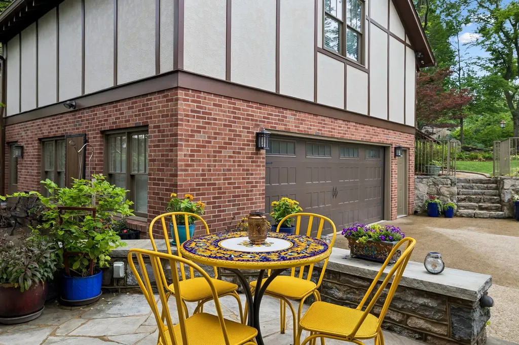 2617 Barton Nashville TN 37212