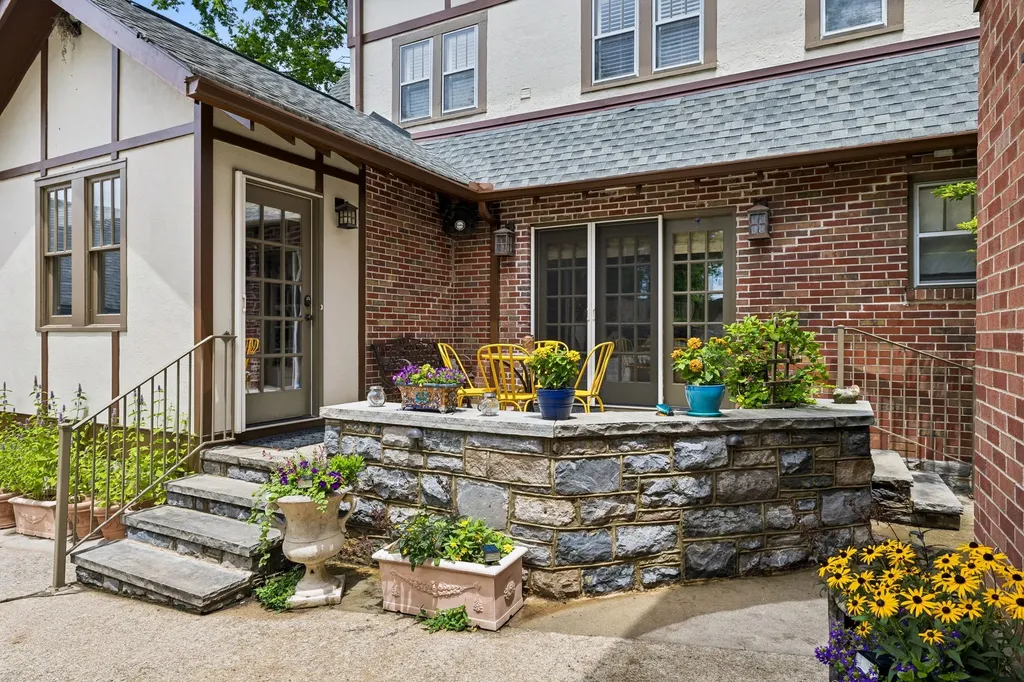 2617 Barton Nashville TN 37212