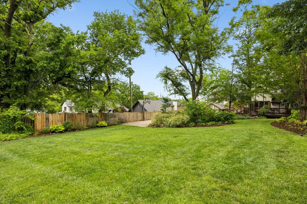 2617 Barton Nashville TN 37212