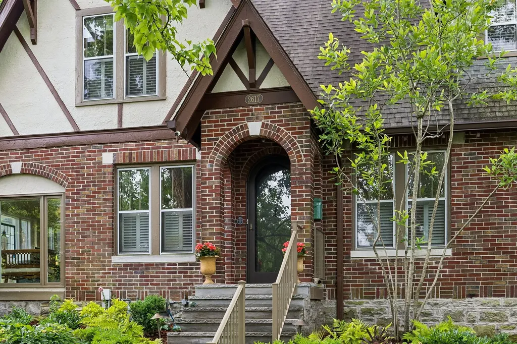 2617 Barton Nashville TN 37212