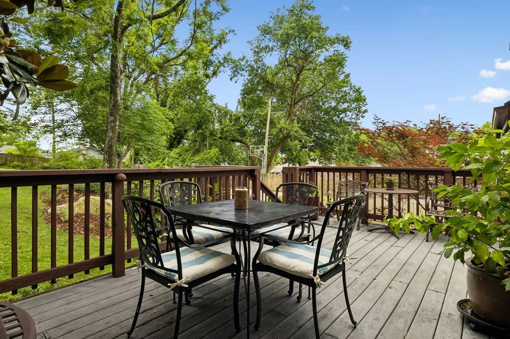 2617 Barton Nashville TN 37212