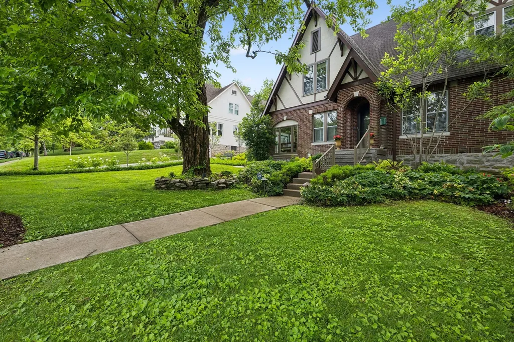 2617 Barton Nashville TN 37212