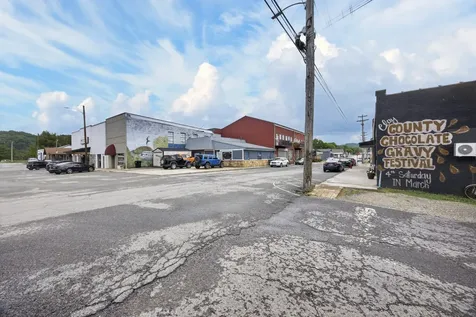 113 W Lake Avenue Celina TN 38551