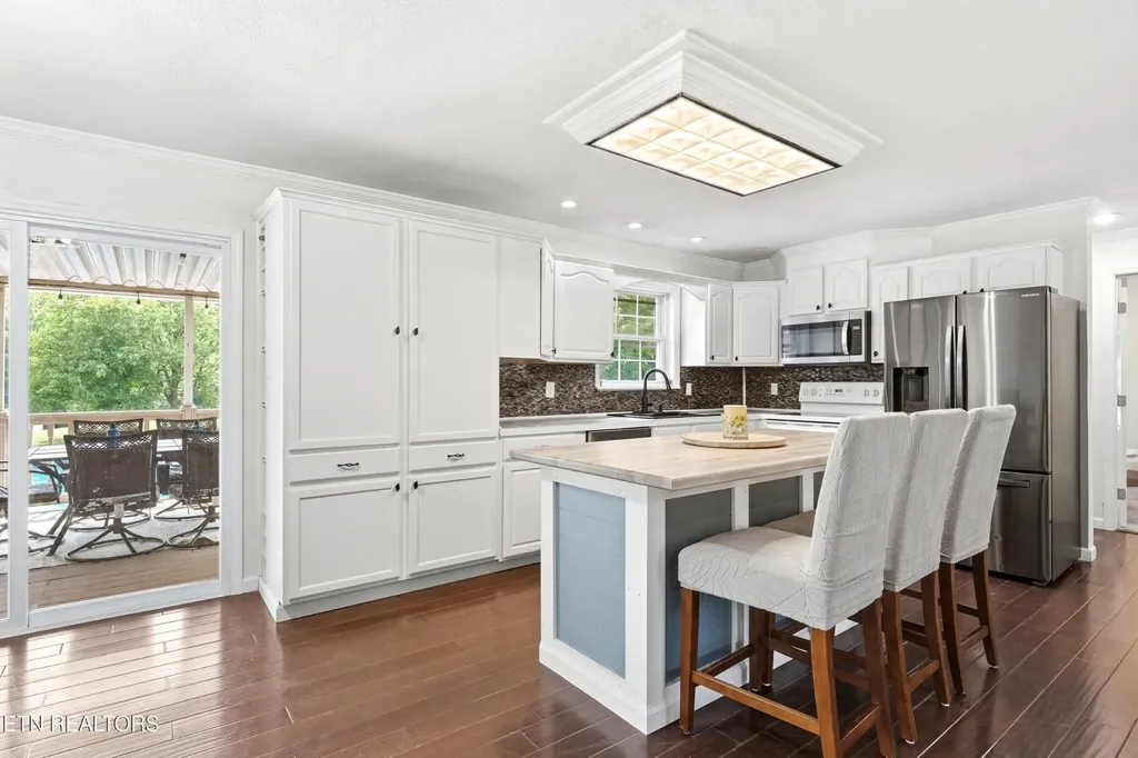 300 Lindner Lane Lenoir City TN 37772
