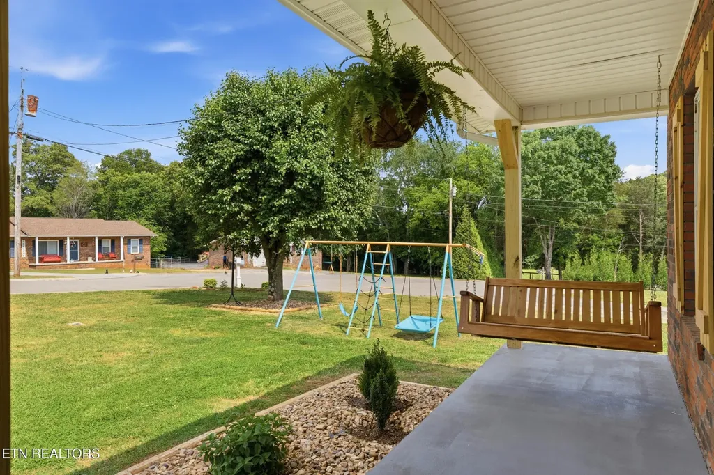 300 Lindner Lane Lenoir City TN 37772