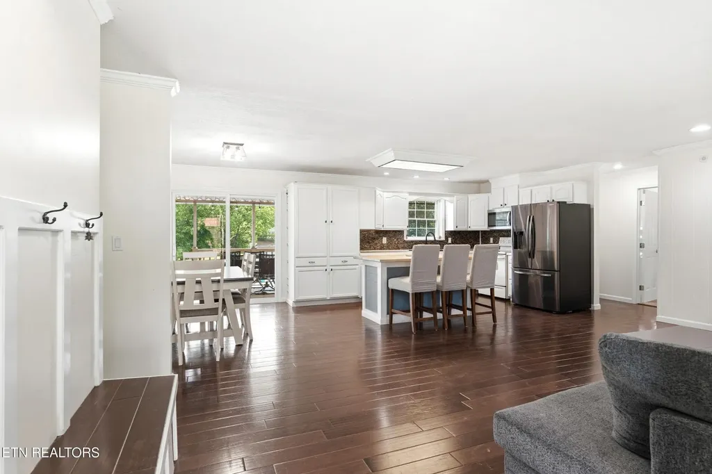 300 Lindner Lane Lenoir City TN 37772
