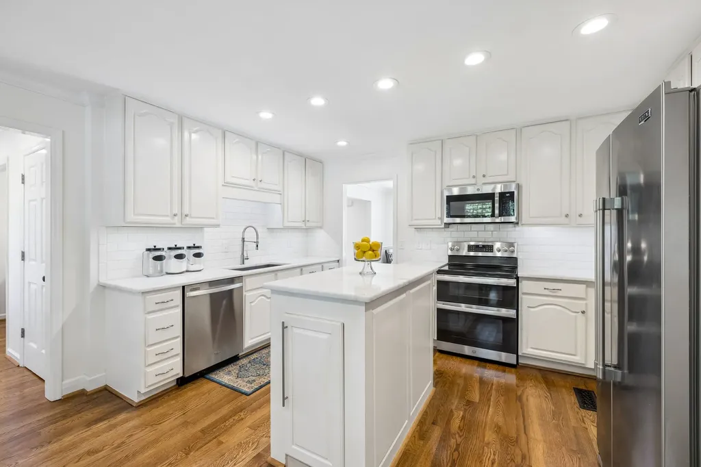 100 Deerfield Drive Columbia TN 38401