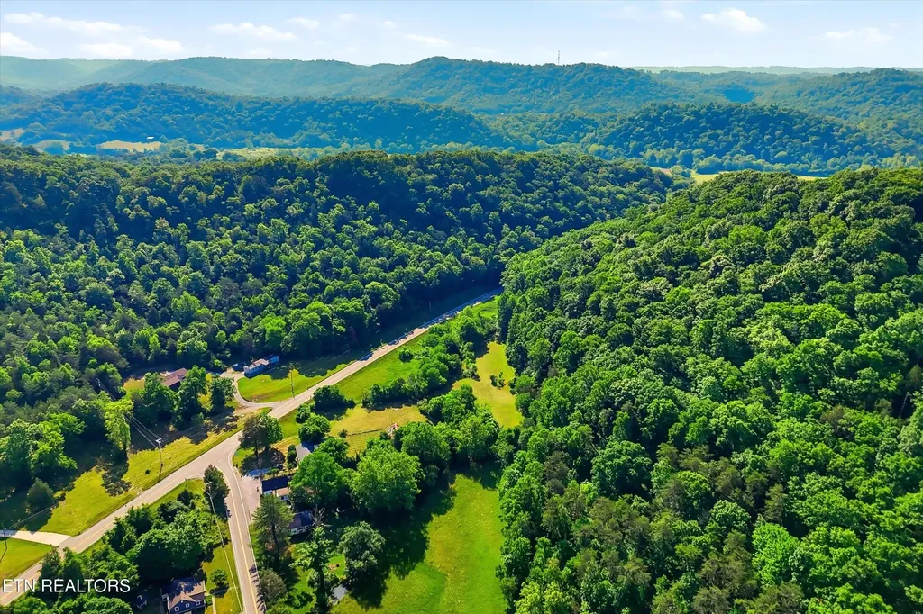 9613 Norris Freeway Powell TN 37849