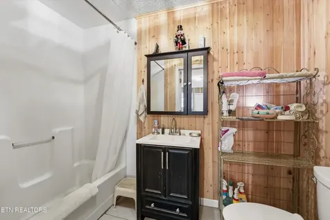 9613 Norris Freeway Powell TN 37849