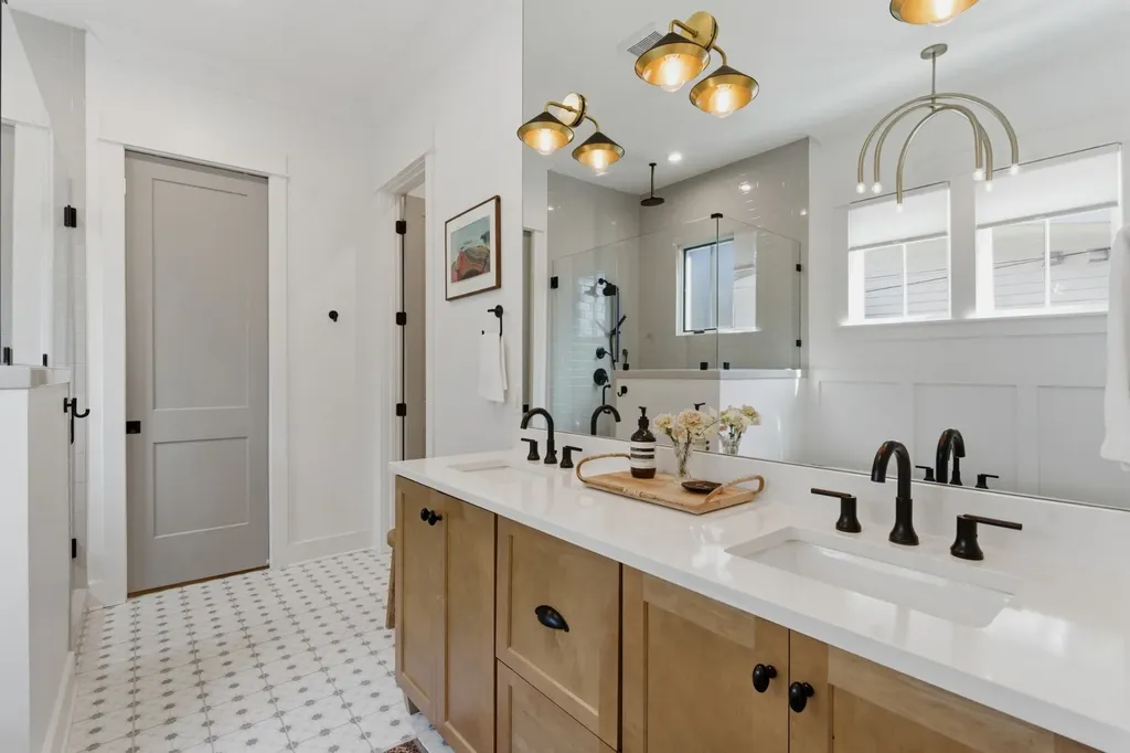 402B 17th St, N Nashville TN 37206