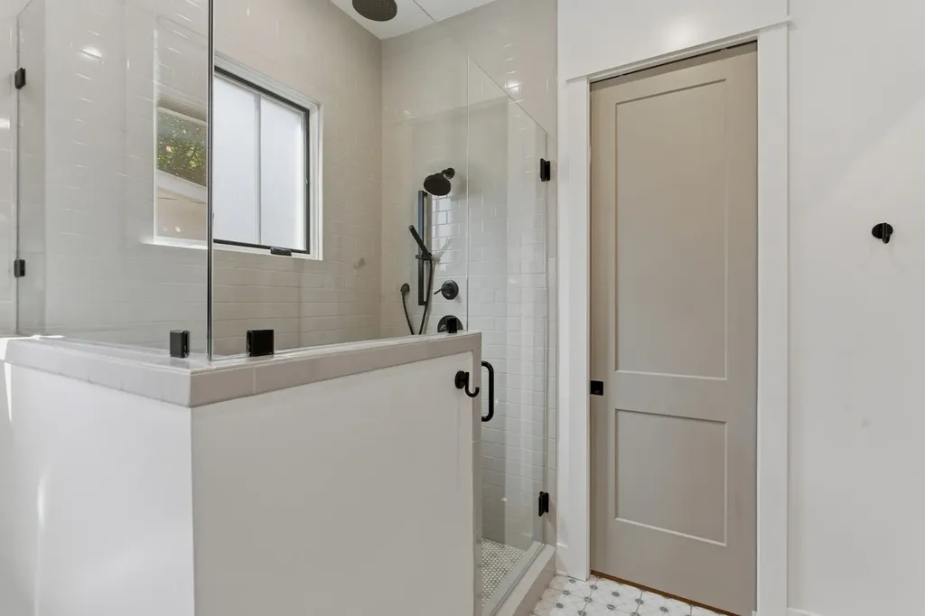 402B 17th St, N Nashville TN 37206