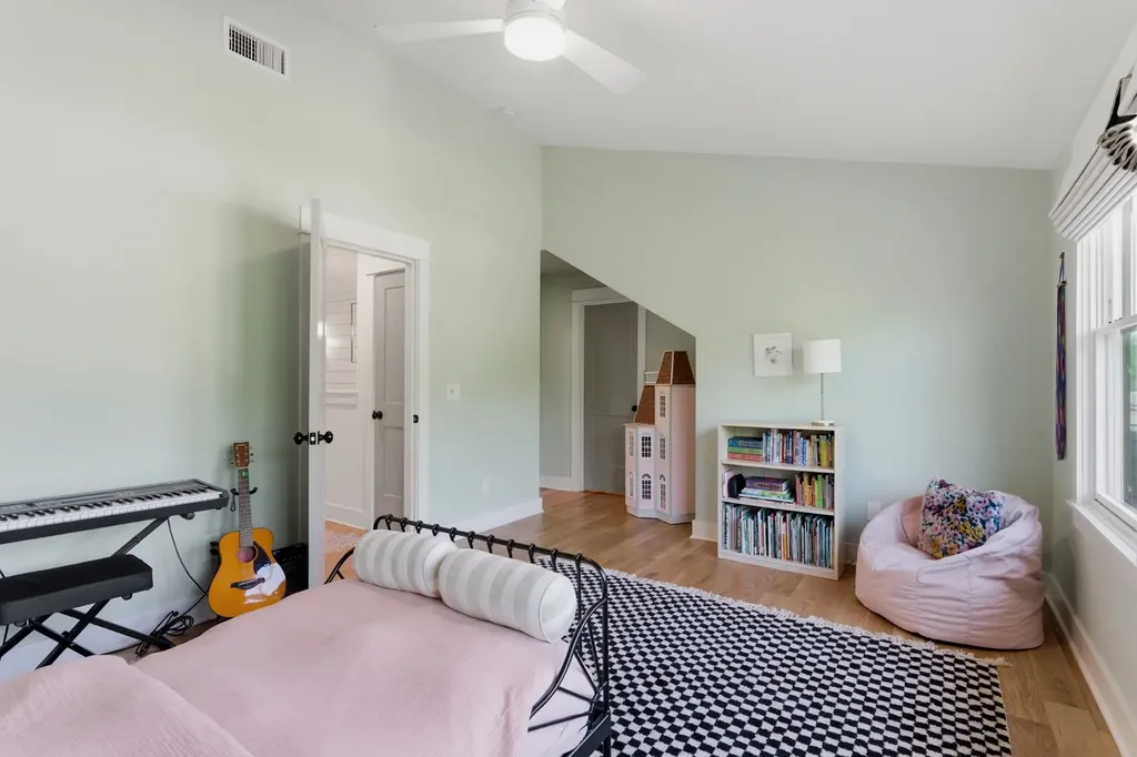 402B 17th St, N Nashville TN 37206