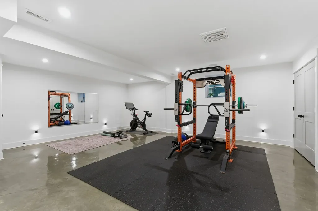 402B 17th St, N Nashville TN 37206