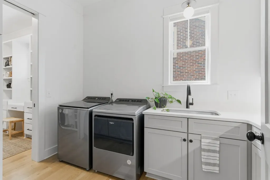 402B 17th St, N Nashville TN 37206