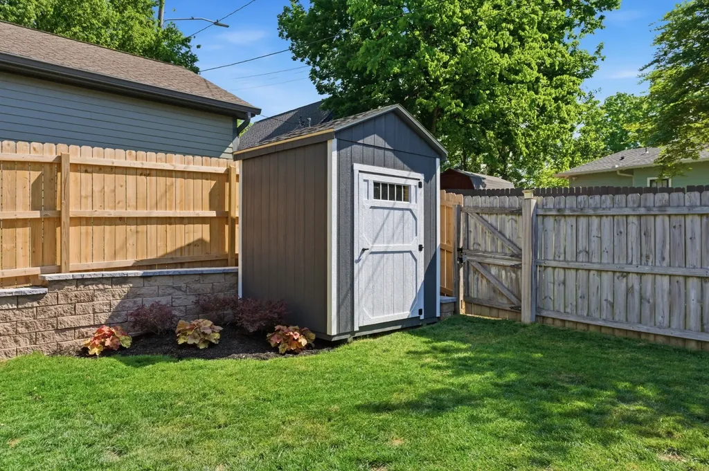 402B 17th St, N Nashville TN 37206