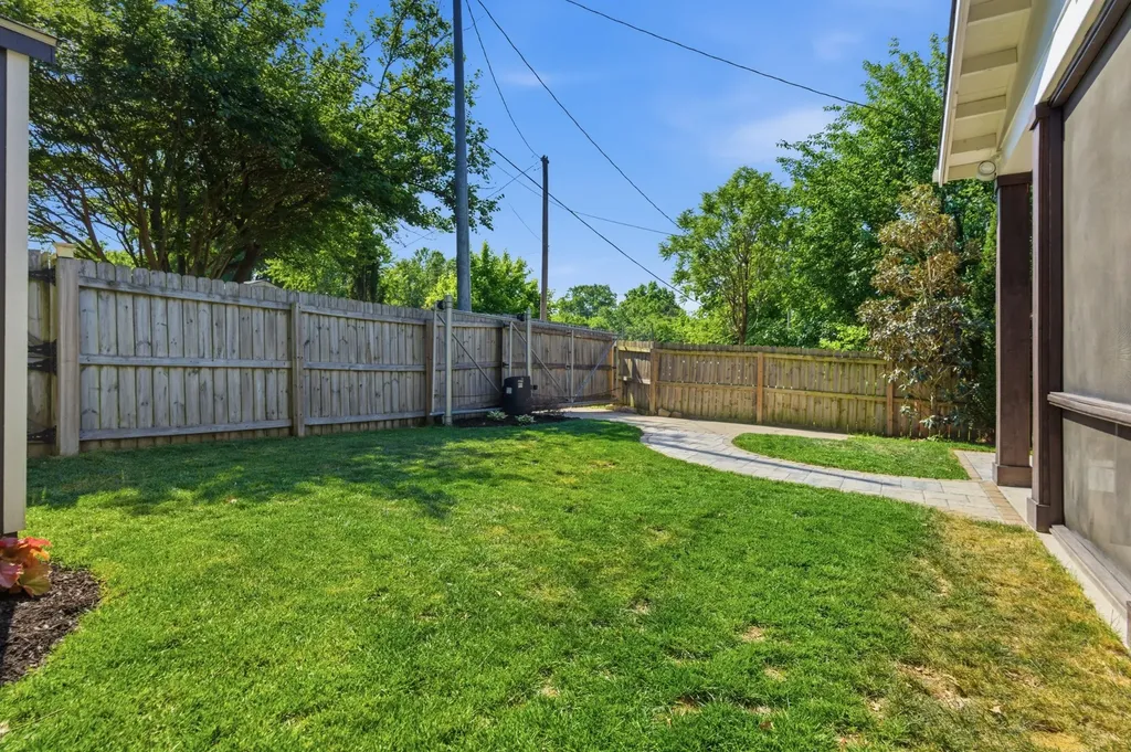 402B 17th St, N Nashville TN 37206