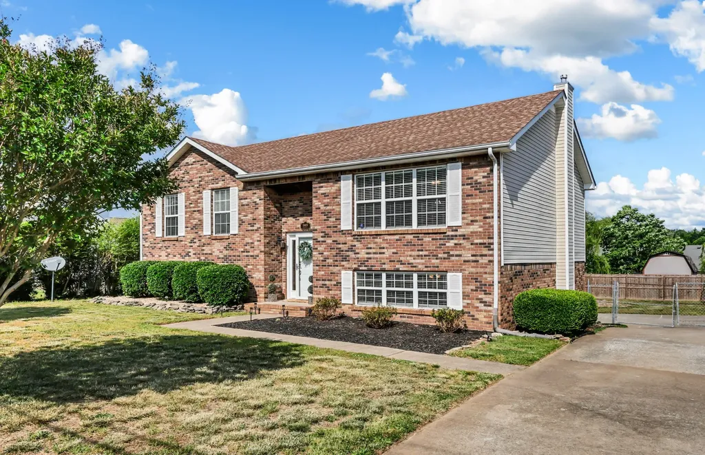 905 Dolphin Lane Clarksville TN 37043
