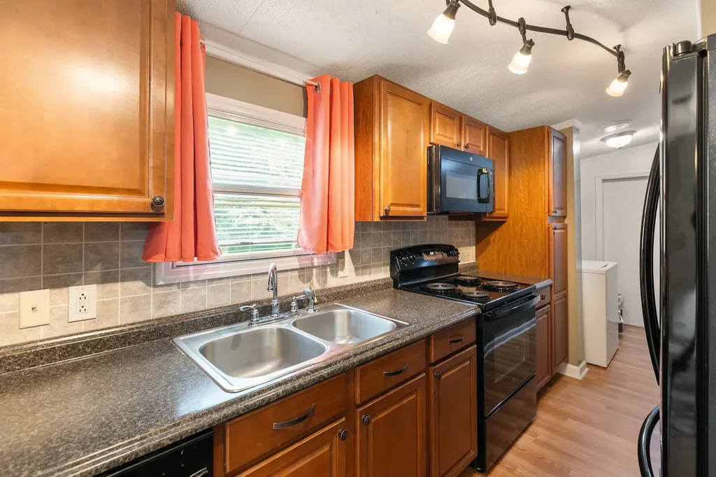 225 Nowlin Drive Columbia TN 38401