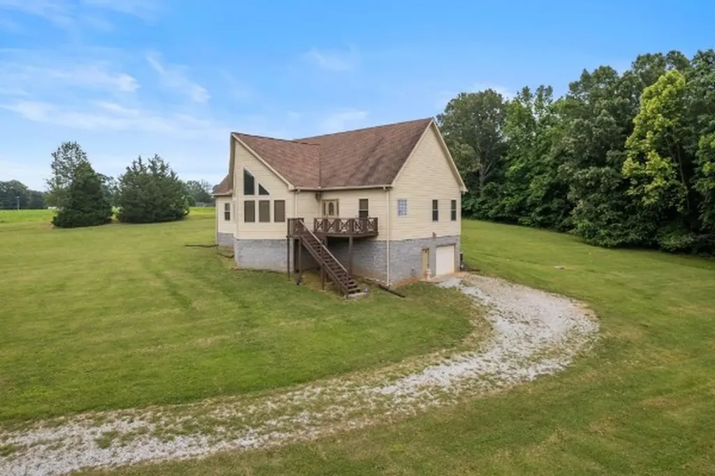 4664 New Cut Road Greenbrier TN 37073