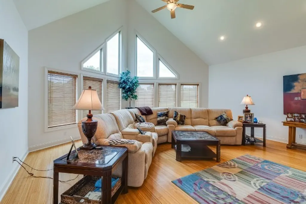 4664 New Cut Road Greenbrier TN 37073