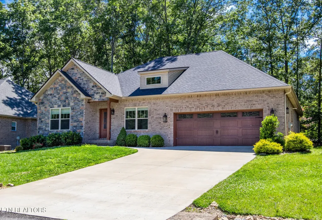 10 King John Lane Crossville TN 38558