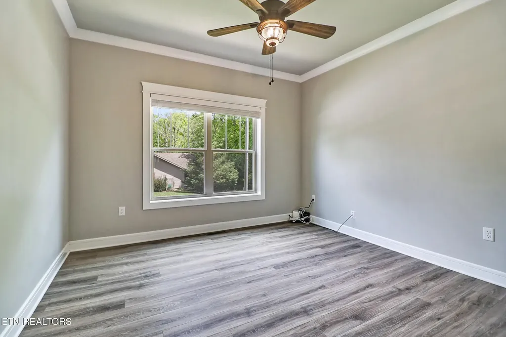 10 King John Lane Crossville TN 38558