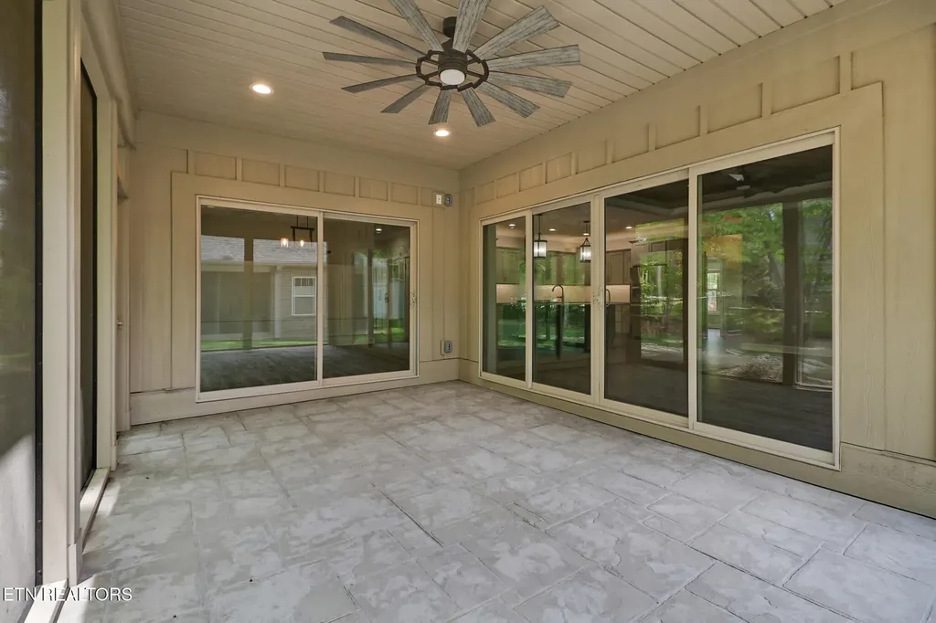 10 King John Lane Crossville TN 38558