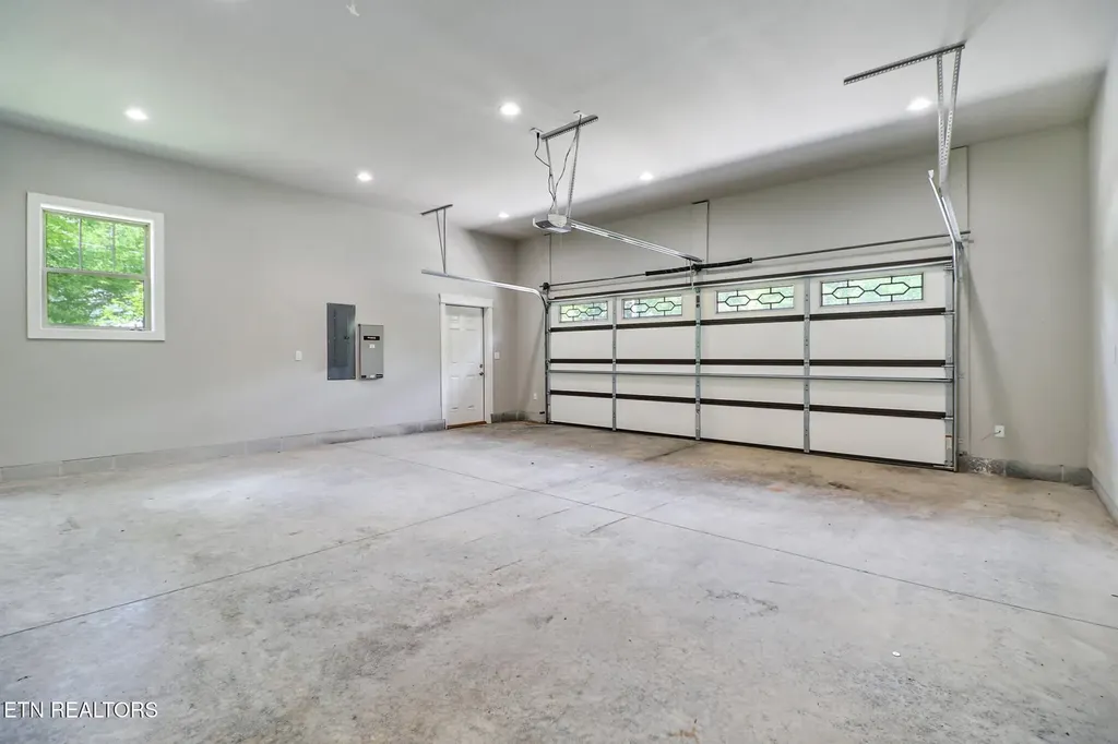 10 King John Lane Crossville TN 38558