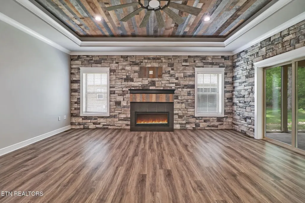 10 King John Lane Crossville TN 38558