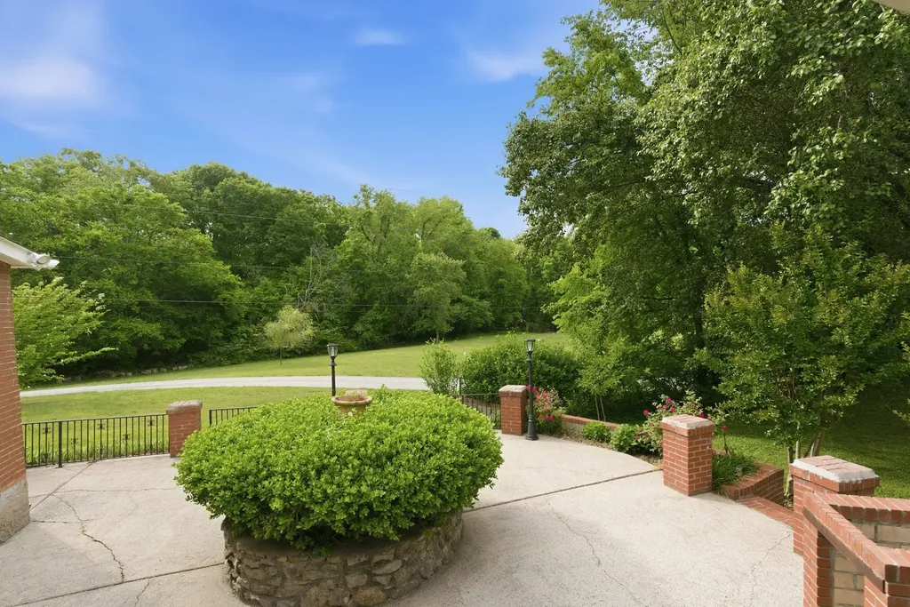 4449 Washington Road Greenbrier TN 37073
