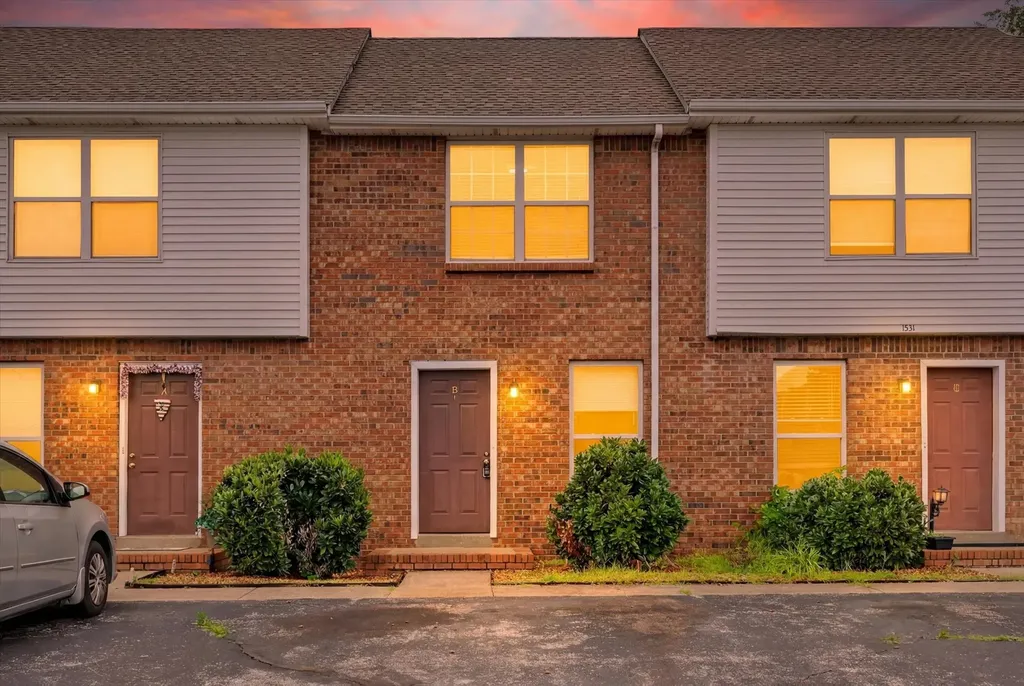 1531 E Knollwood Circle Clarksville TN 37043