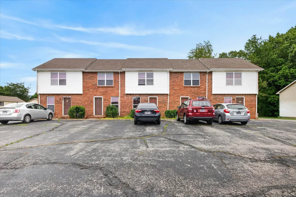 1531 E Knollwood Circle Clarksville TN 37043