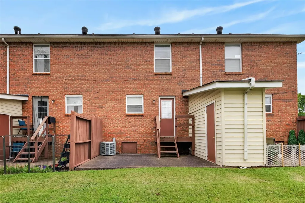 1531 E Knollwood Circle Clarksville TN 37043