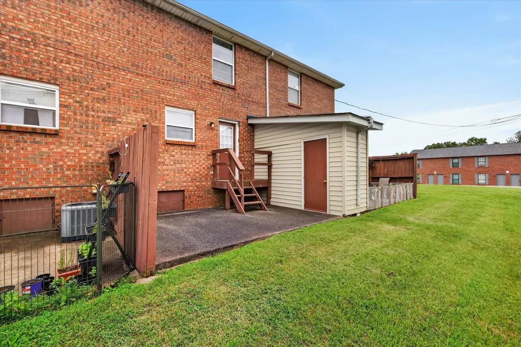 1531 E Knollwood Circle Clarksville TN 37043