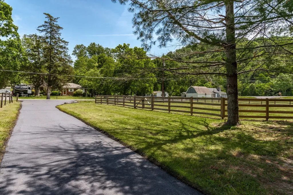 4306 Long Hollow Pike Goodlettsville TN 37072
