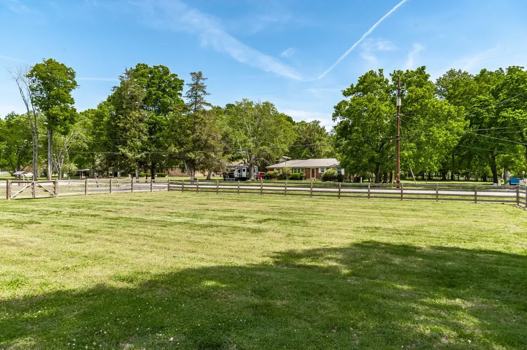 4306 Long Hollow Pike Goodlettsville TN 37072