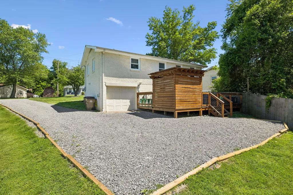 632 Larchwood Drive Nashville TN 37214