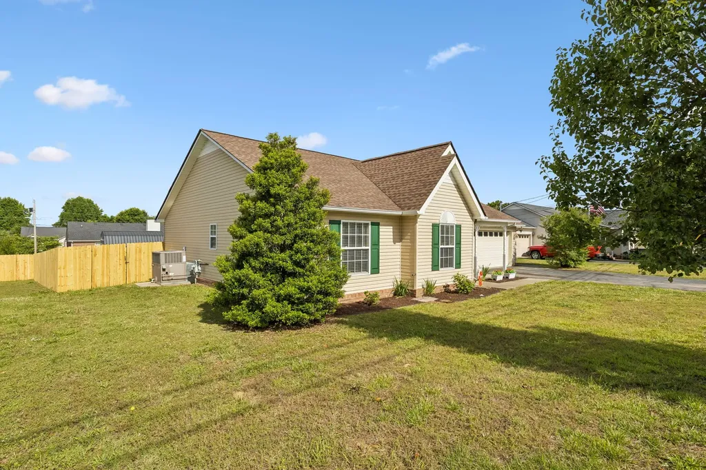1621 Joel Drive Columbia TN 38401