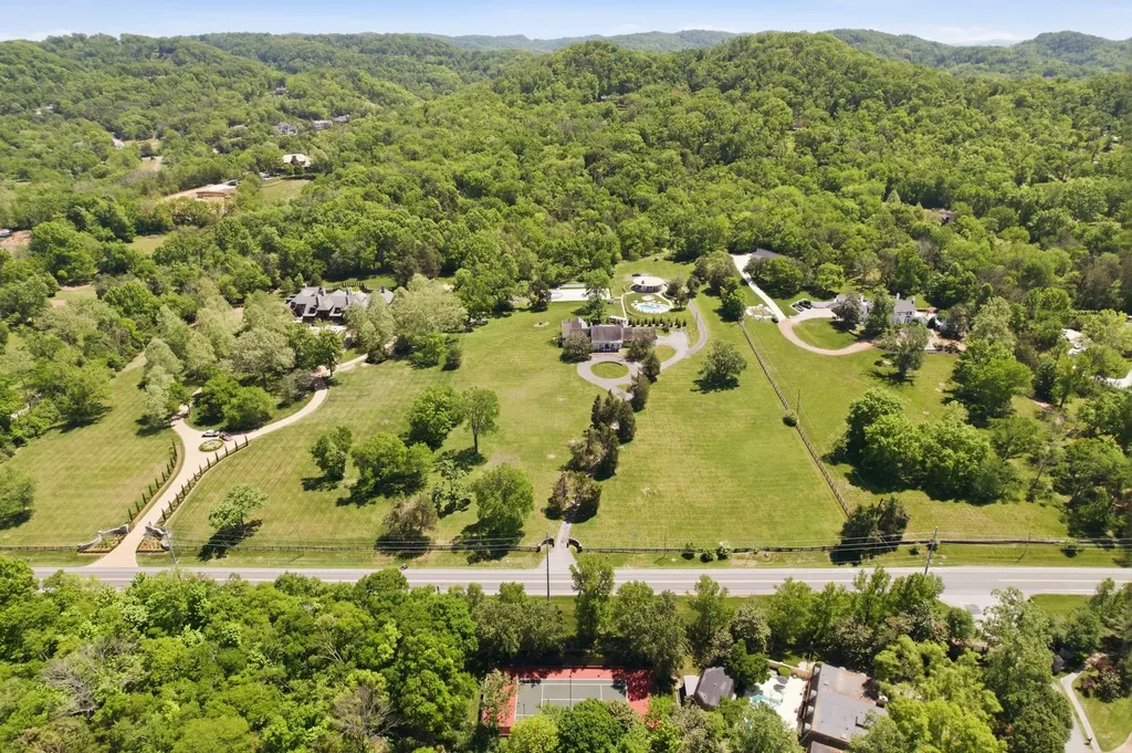 5840 Hillsboro Pike Nashville TN 37215