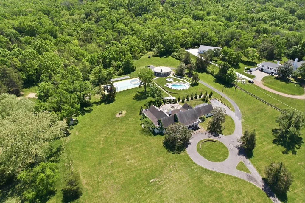 5840 Hillsboro Pike Nashville TN 37215