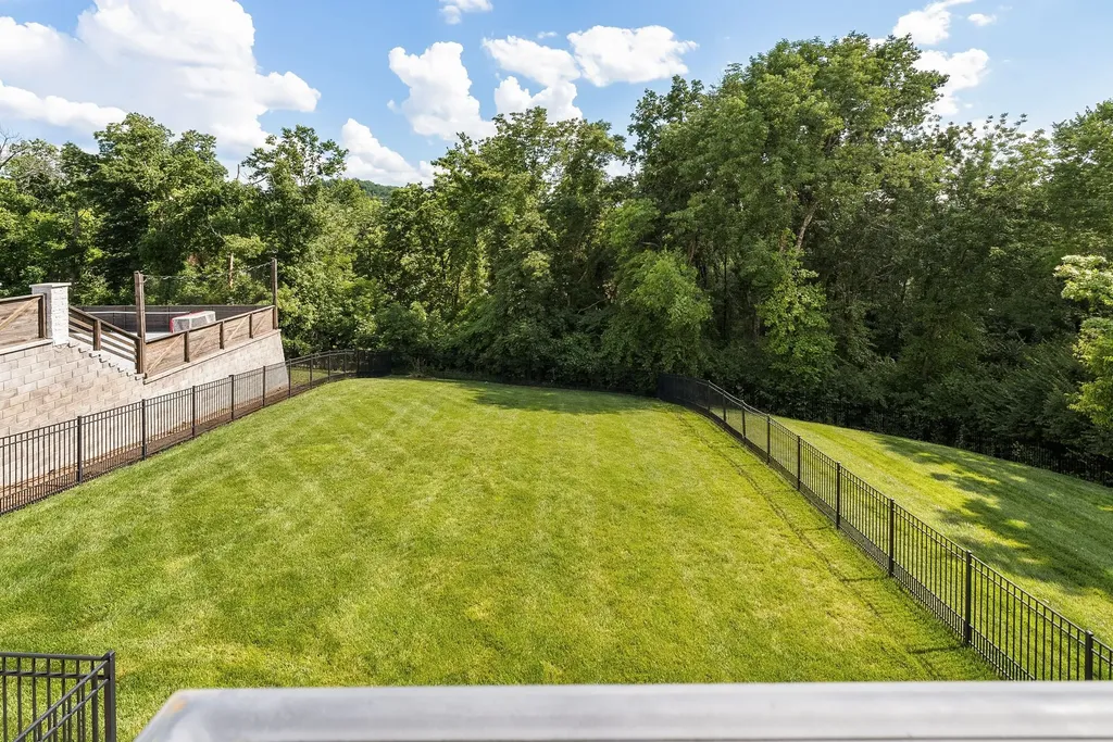 215 La Vista Drive Nashville TN 37215