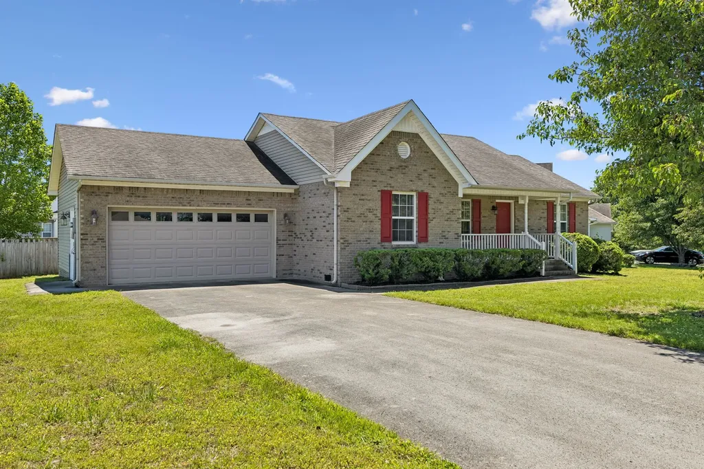 1921 Littleton Court Columbia TN 38401