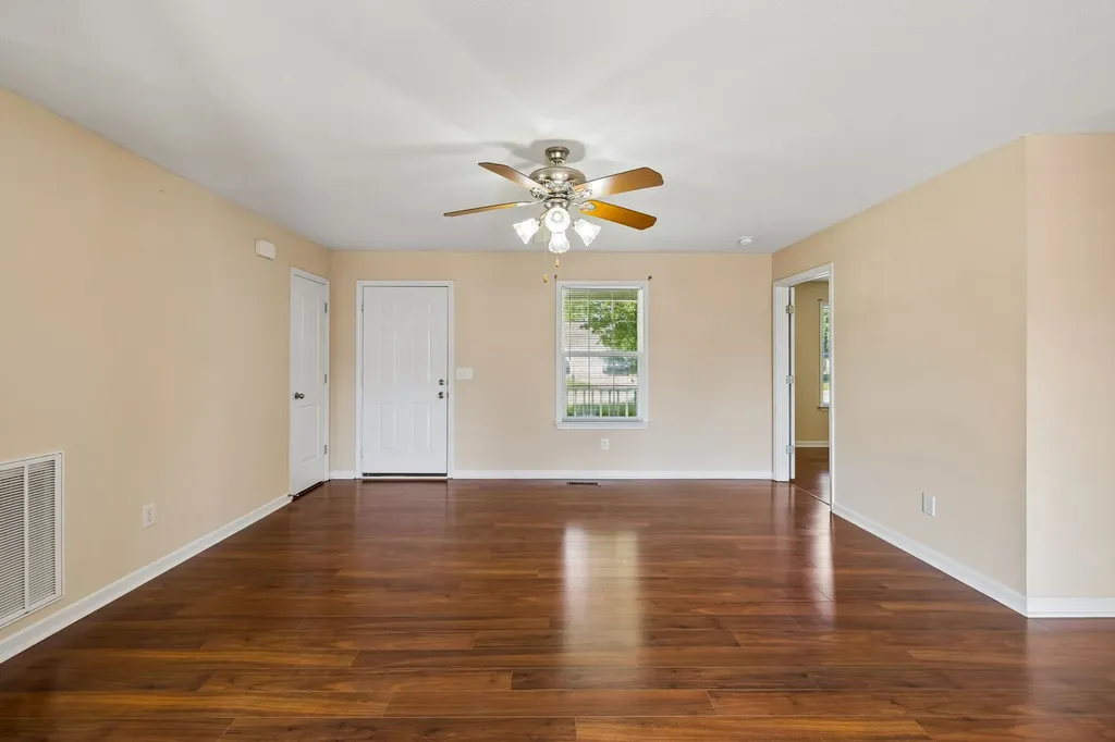 1921 Littleton Court Columbia TN 38401
