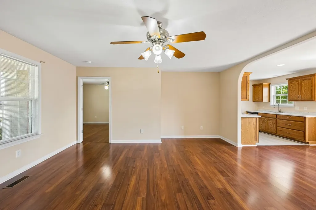 1921 Littleton Court Columbia TN 38401