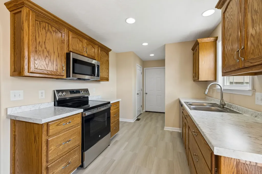 1921 Littleton Court Columbia TN 38401