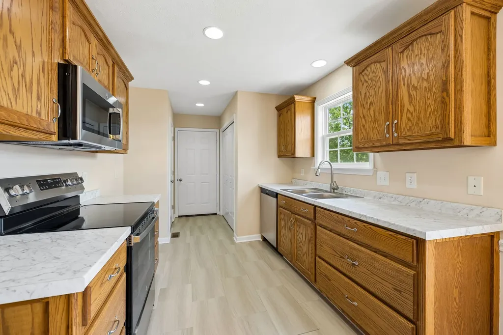 1921 Littleton Court Columbia TN 38401